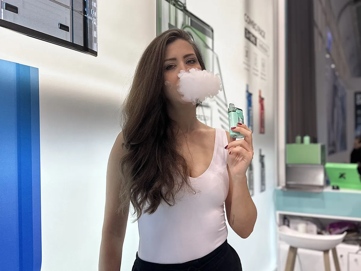 How-Long-Does-Vape-Smoke-Stay-in-the-Air